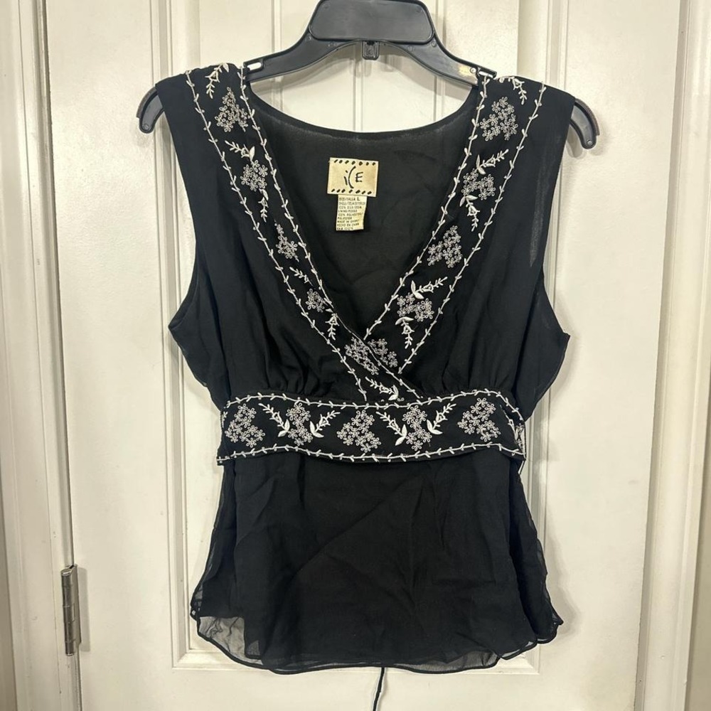 Black & white witchy boho embroidered V-neck tank top with a tie on the back. L